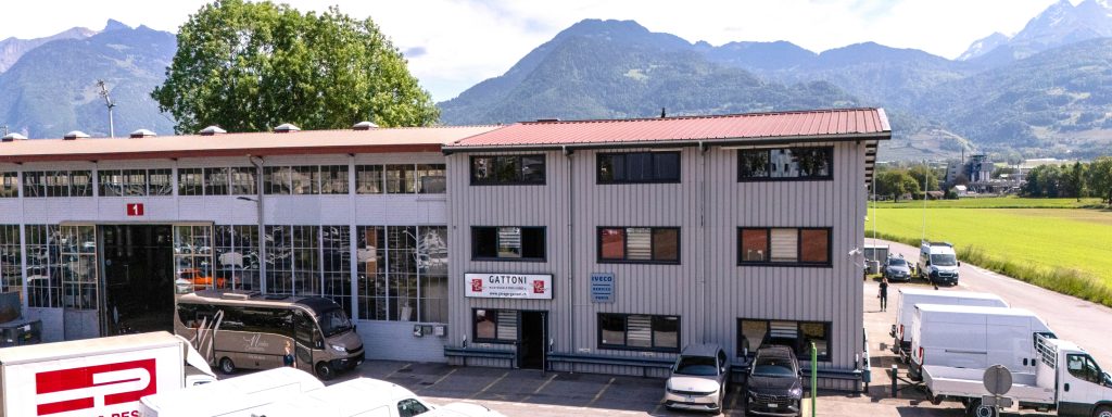 Gattoni Contact Header Min